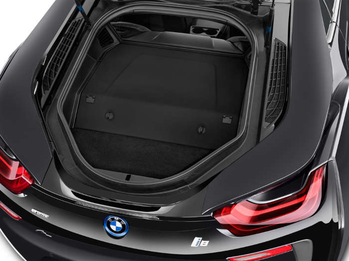 Độ rộng khoang hàng hoá của xe Coupe phu thuộc xe có ghế sau hay không