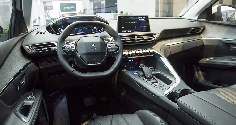 Nội thất hiện đại của xe Peugeot 5008