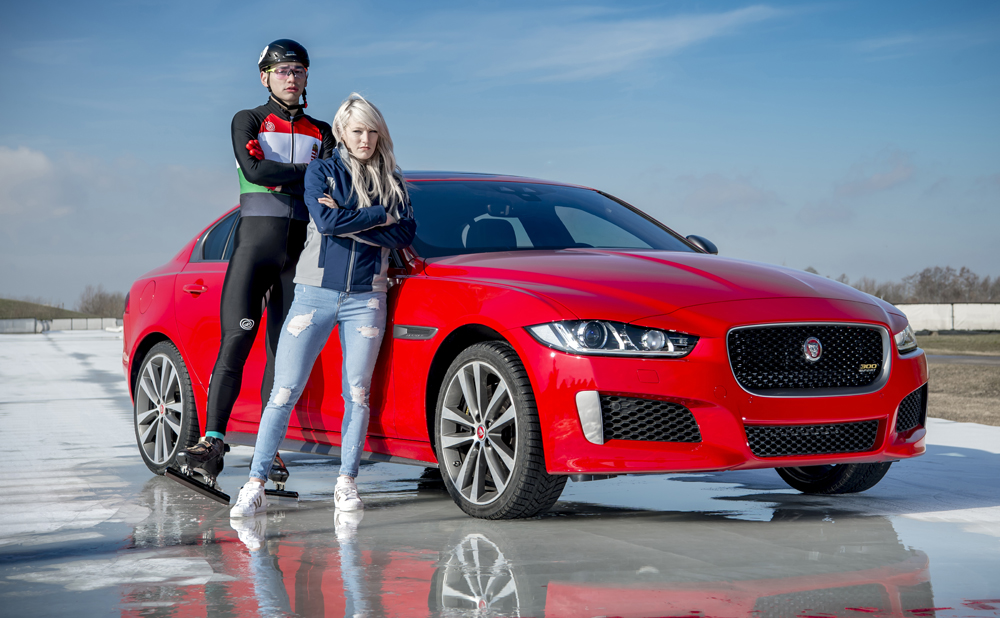 Shaolin Sándor Liu cùng bạn gái bên chiếc Jaguar XE 300 Sport