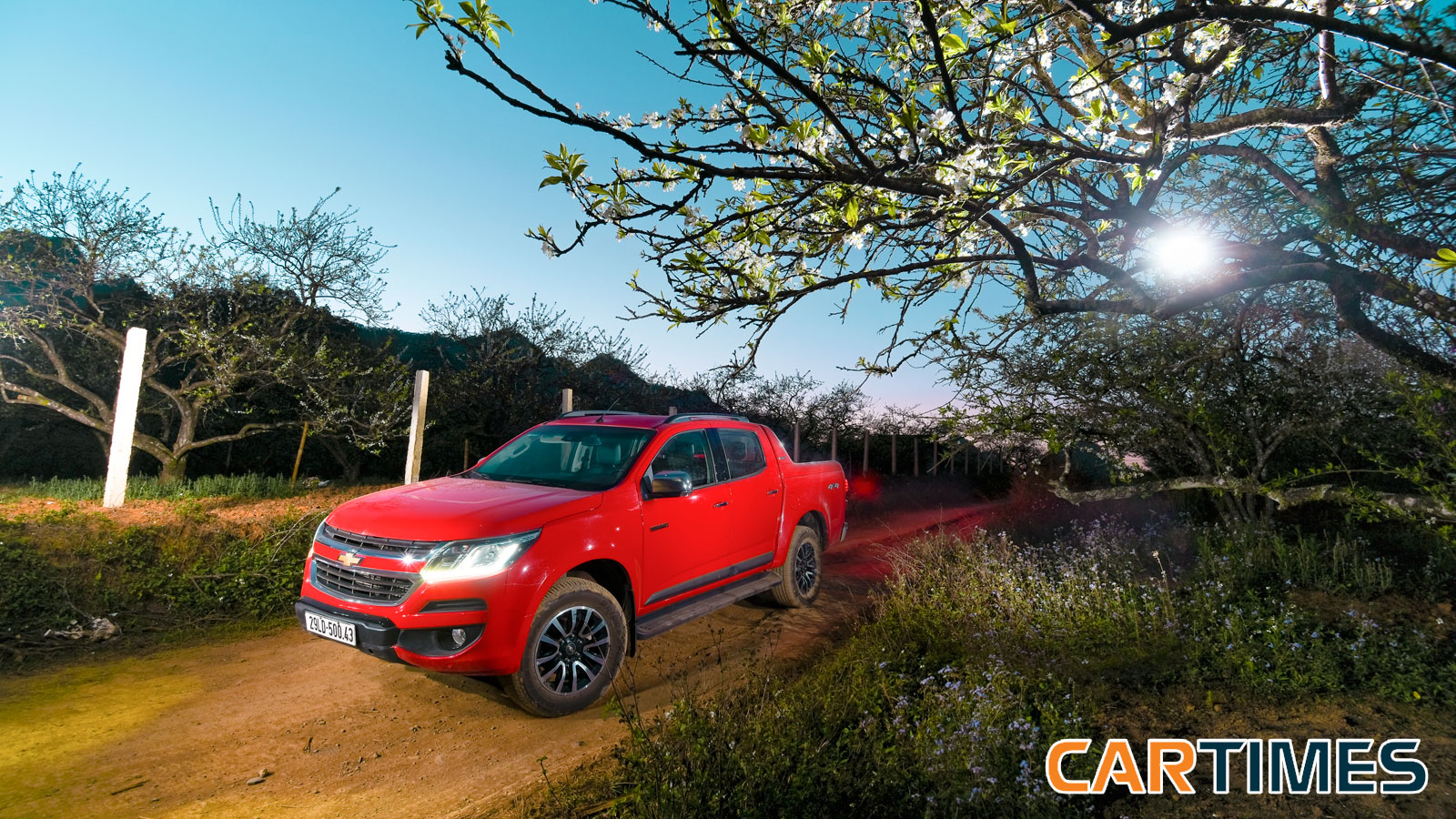Chevrolet Colorado trang bị động cơ máy dầu và chế độ 2 cầu (4H)