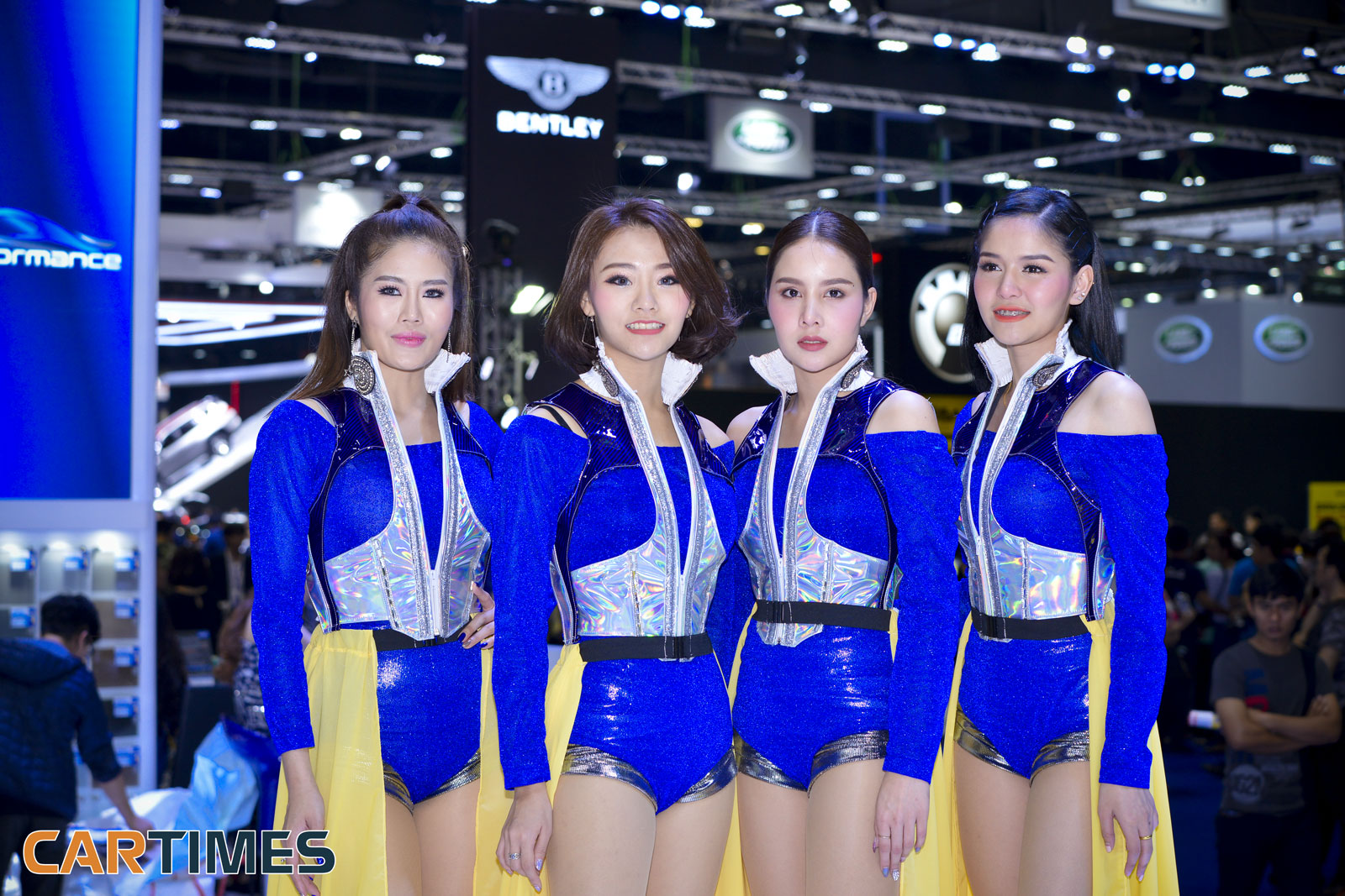 Không quá "hở hang" nhưng dàn mẫu tại Bangkok Motor Show 2018 khá thu hút với sụ đa dạng phong cách, và so với một triển lãm gần đây tại Việt Nam thì dàn mẫu tại Việt Nam cũng không kém phần nhan sắc.