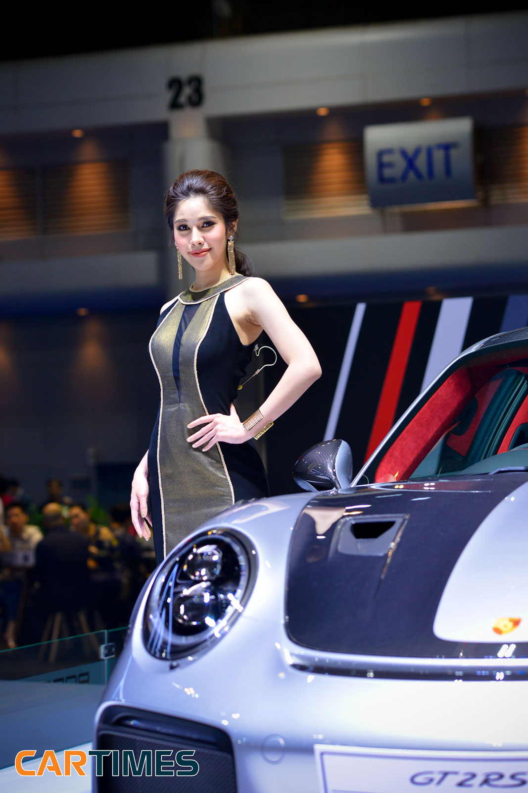 Gian hàng Porsche với nhiều mẫu xe quen thuộc
