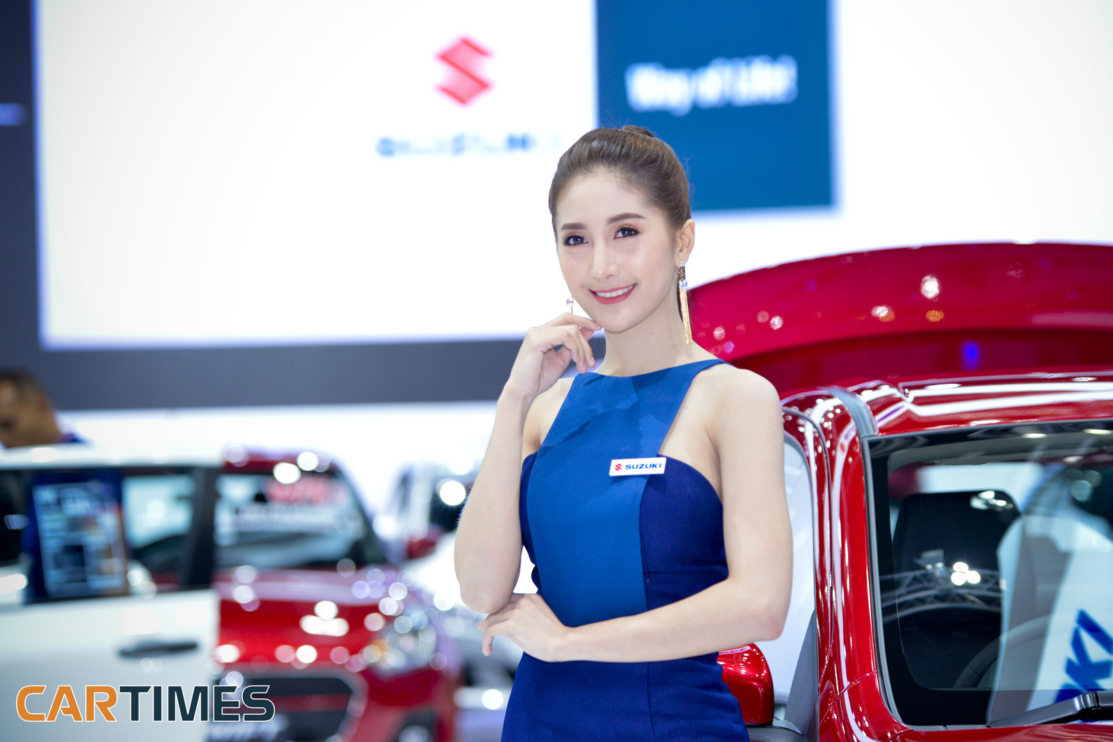 Người đẹp tại gian hàng Suzuki