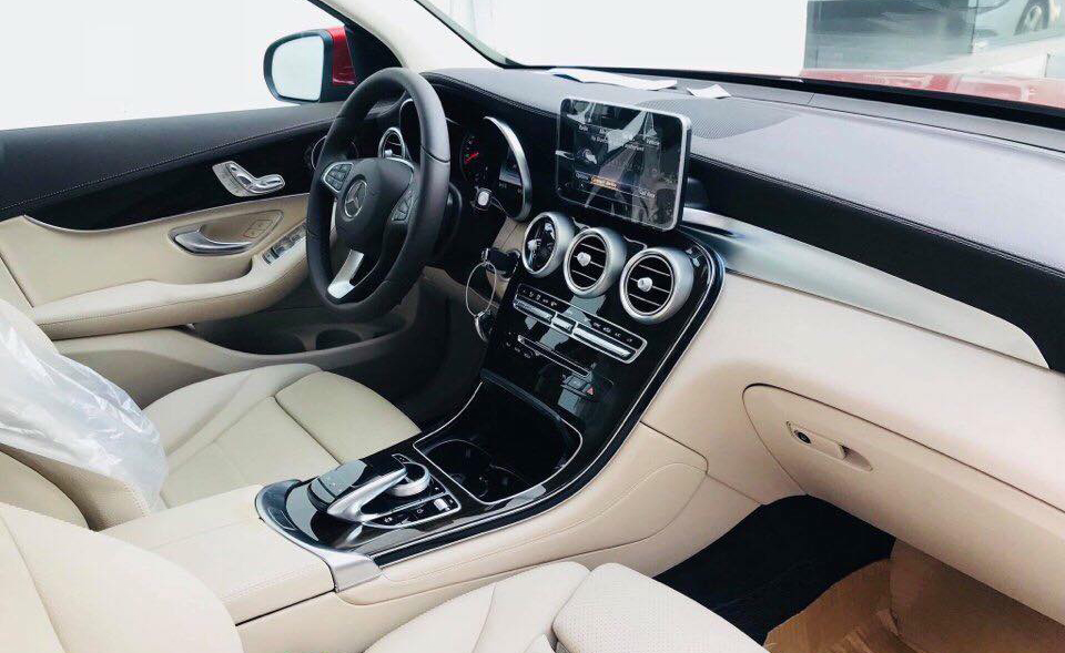 Cabin nội thất Mercedes-Benz GLC 200