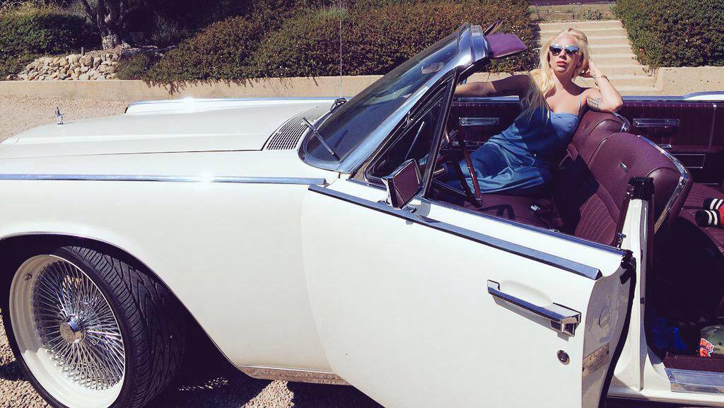 Lady Gaga rất yêu thích xe Lincoln