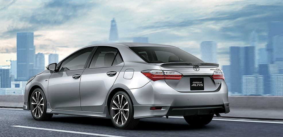 Phía sau xe Toyota Corolla Altis 2018