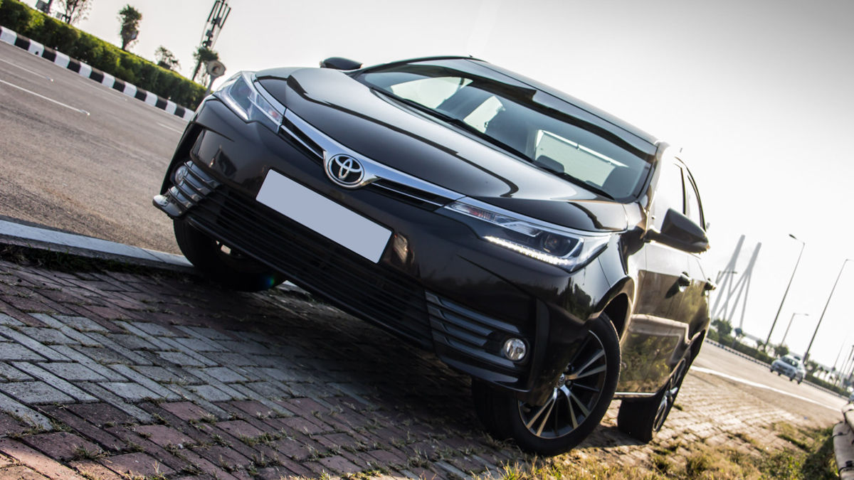 Toan canh xe Toyota Corolla Altis 2018