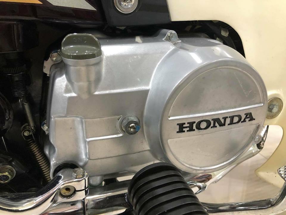 Khối động cơ 1 xi-lanh, 4 kỳ SOHC của Honda Dream II đạt công suất tối đa 8 mã lực và mô-men xoắn cực đại 8,1 Nm.