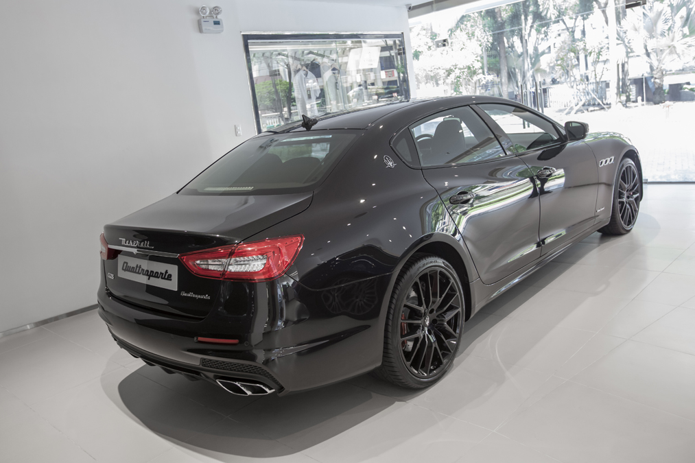 Thiết kế đuôi xe Maserati Quattroporte GranSport GTS Nerissimo