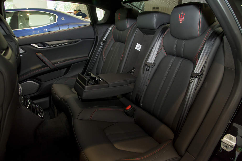 Thiết kế hàng ghế sau xe Maserati Quattroporte GranSport GTS Nerissimo