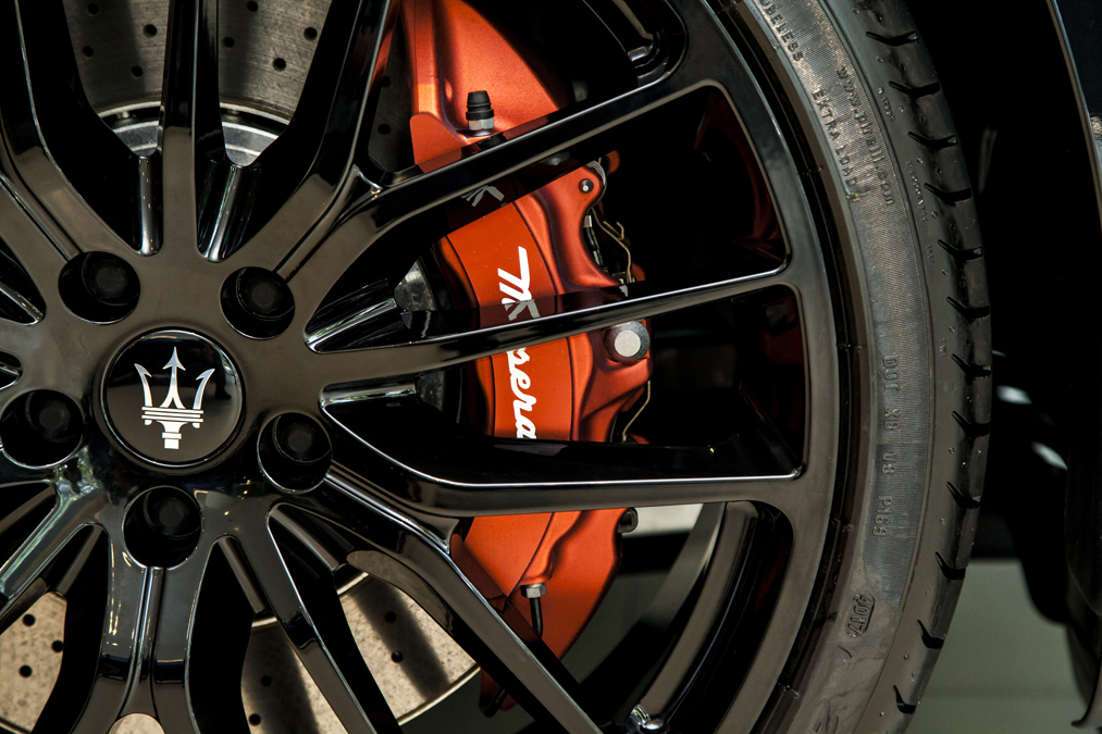La zăng xe Thiet ke tong the xe Maserati Quattroporte GranSport GTS Nerissimo