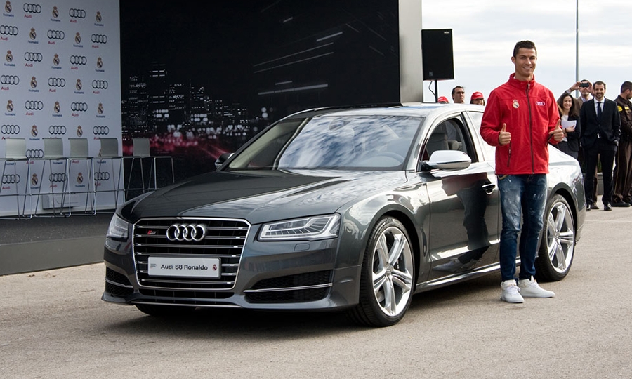 Chiếc Audi S8 được Ronaldo chọn khi Audi tặng xe hàng năm