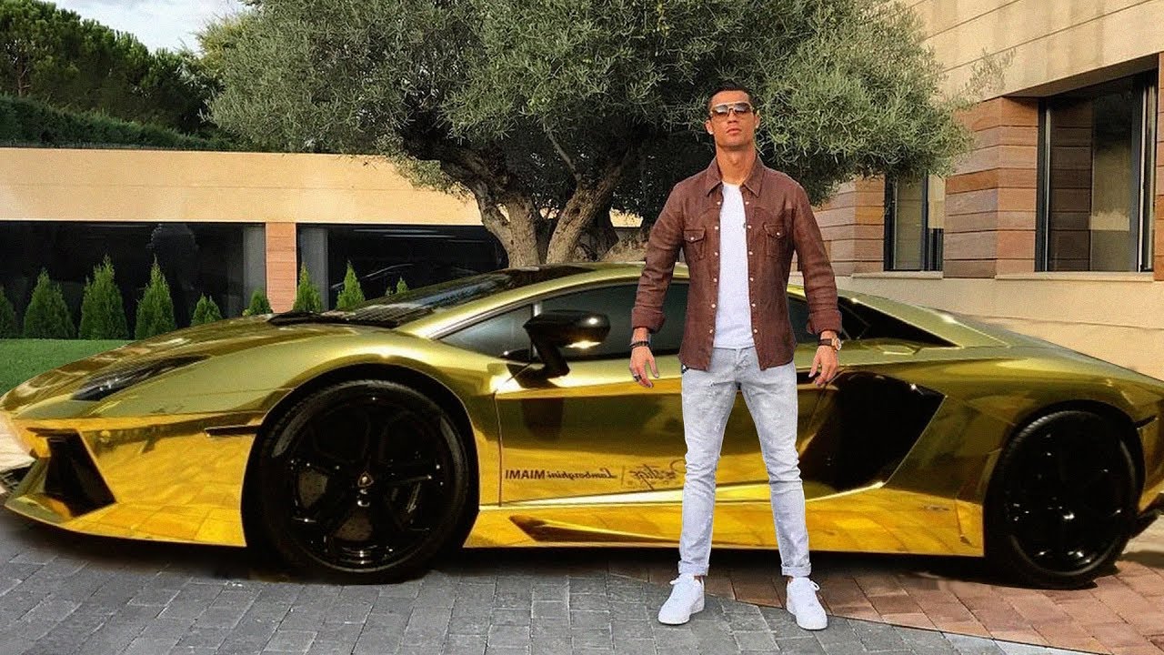 Lamborghini Aventador vàng crôm nổi bật của CR7