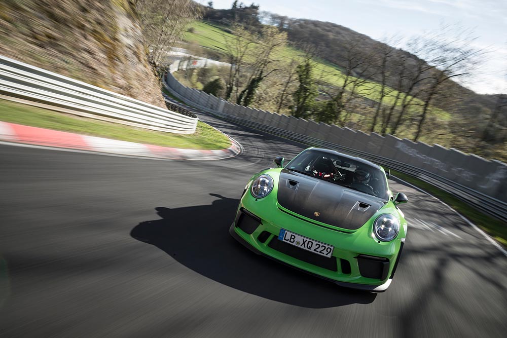 Porsche 911 GT3 RS lại vừa lập kỷ lục mới tại đường đua 'Green Hell'