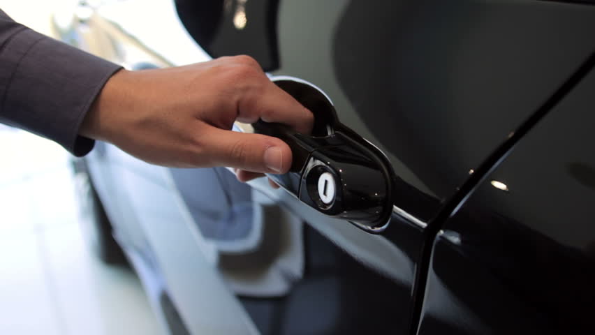 Mở cửa ô tô dễ dàng với smart key