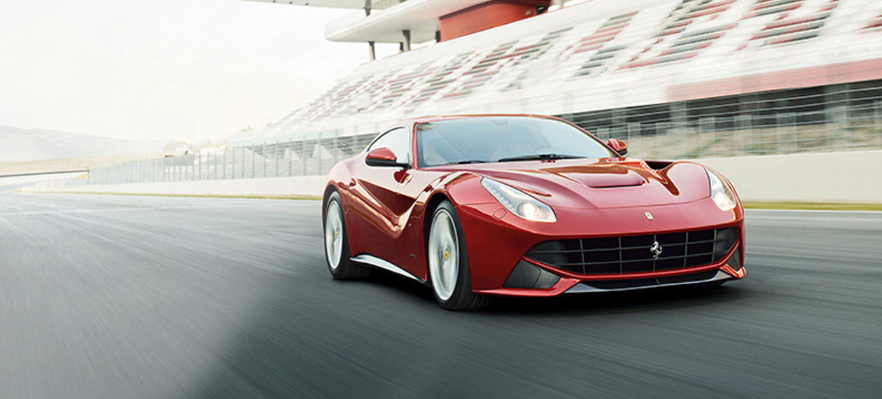 Siêu xe Ferrari F12 giá khoảng 324 ngàn USD tại châu Âu