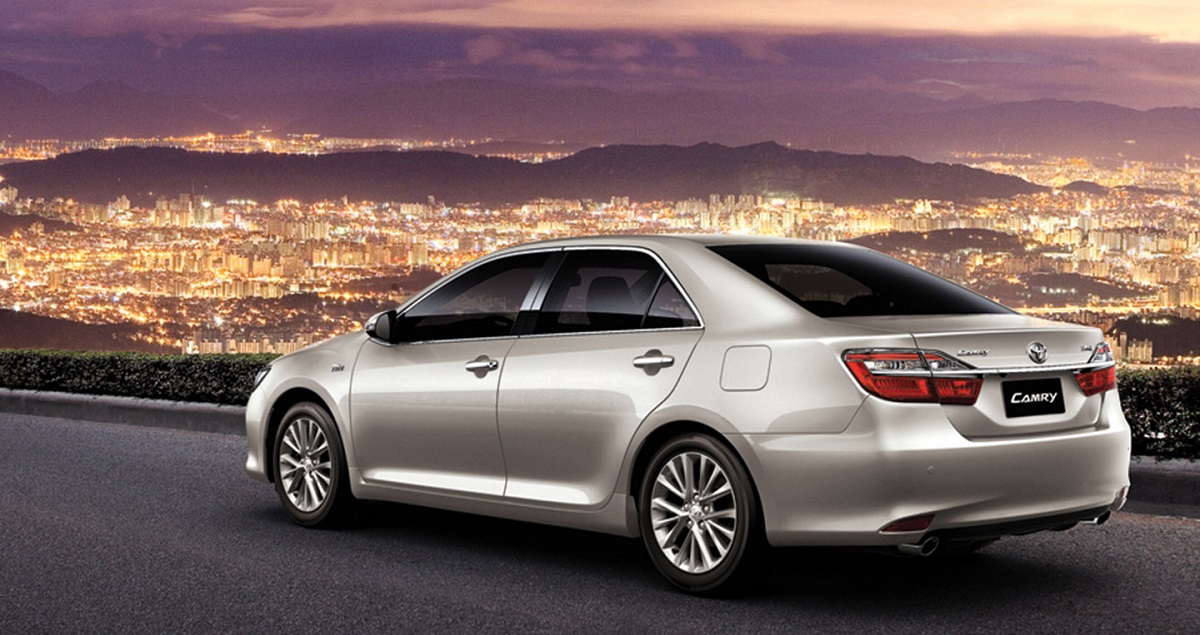 xe Toyota Camry 2018 được trang bị khá nhiều tính năng an toàn