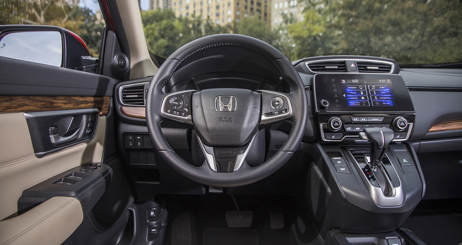 Mức tiêu thụ nhiên liệu của Honda CRV 2017 bản LX là 7,58 lít/100km kết hợp (nội thành và cao tốc).