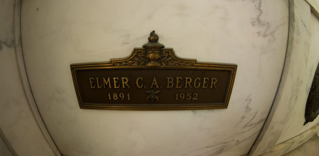 Elmer Berger được cấp bằng sáng chế gương chiếu hậu
