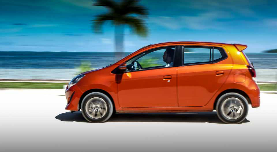 Phía bên hông xe Toyota Wigo