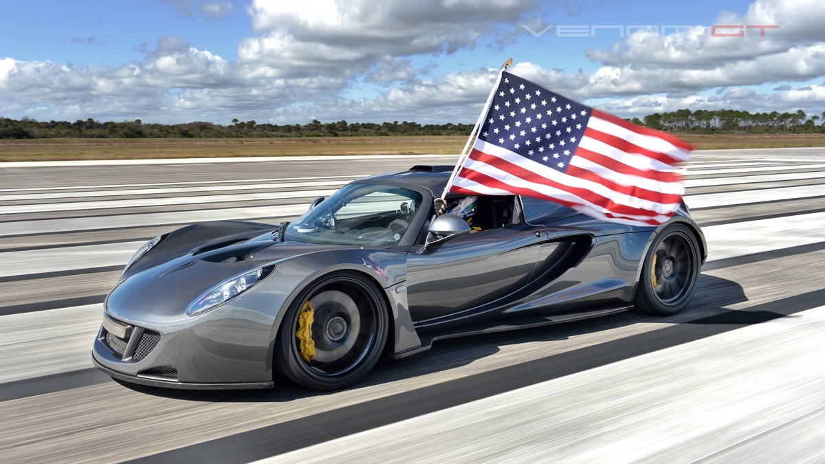 Hennessey Venom GT là mẫu xe có giá lên tới 1,2 triệu USD