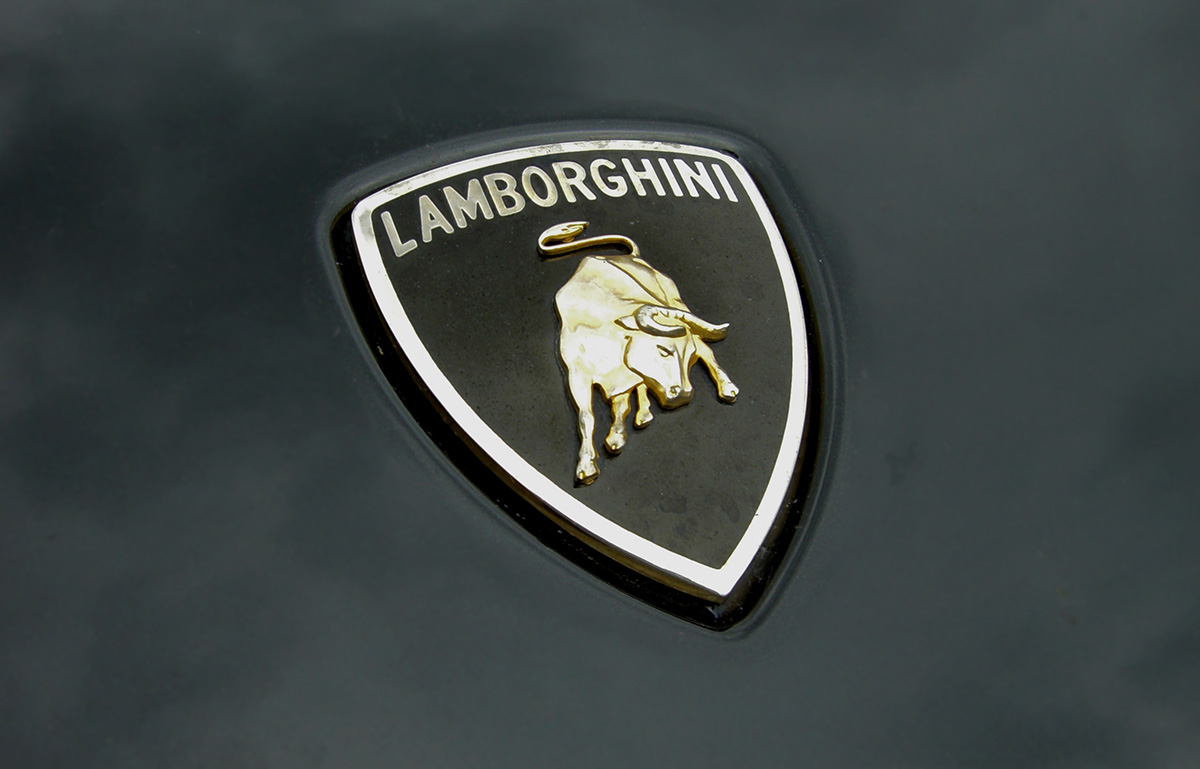 Logo của Lamborghini còn là biểu tượng cho sự sang trọng