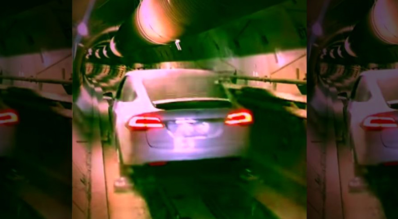 Xe điện Tesla X được chạy thử trên đường ray ngầm dưới lòng đất