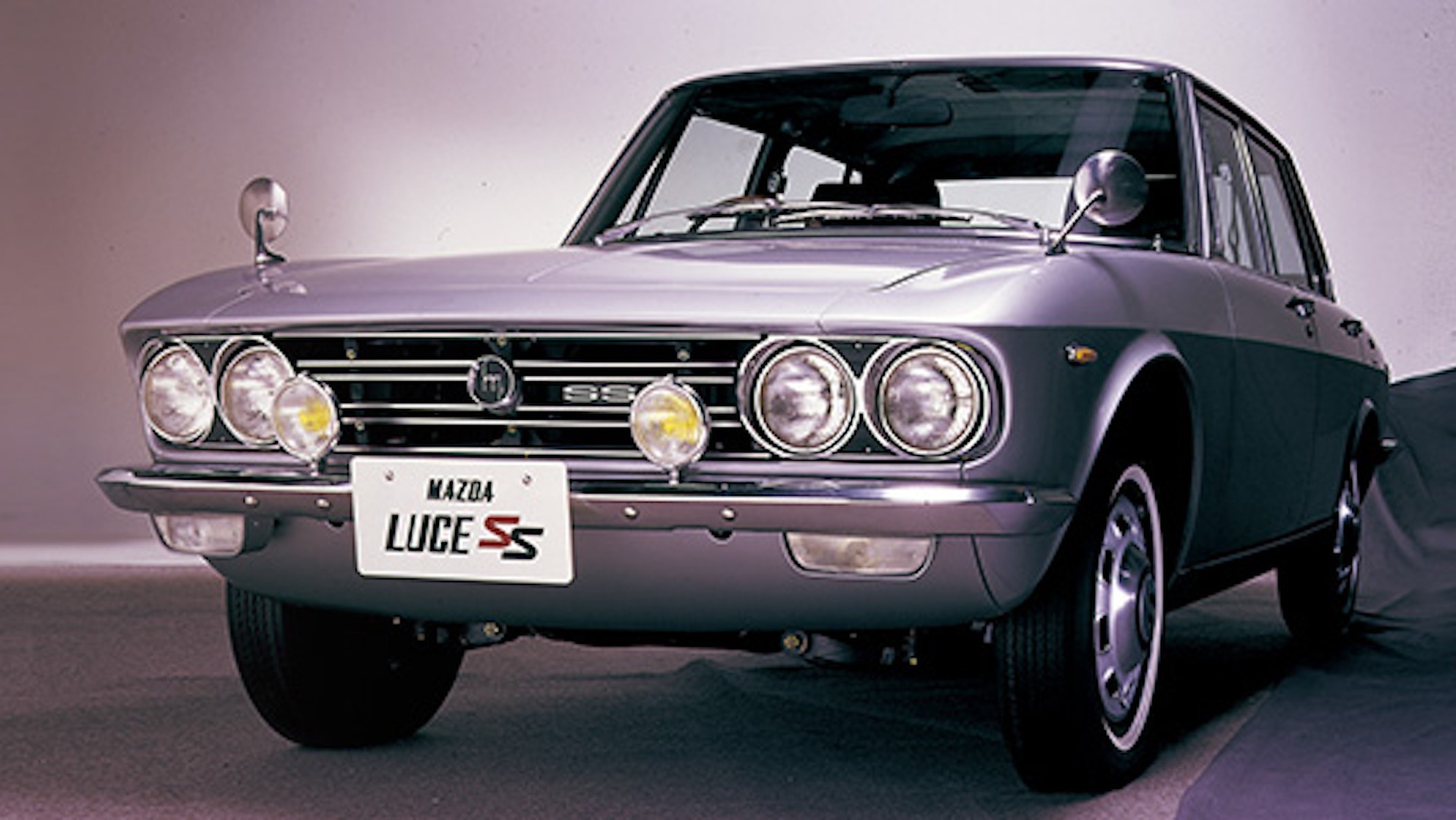 Xe Luce Rotary Coupe sử dụng động cơ quay đầu tiên của Mazda