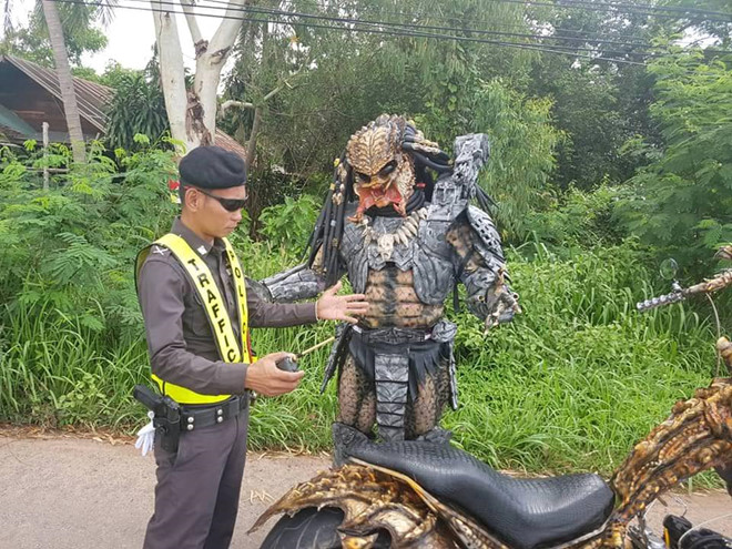 'Quái thú Predator' bị cảnh sát hỏi thăm