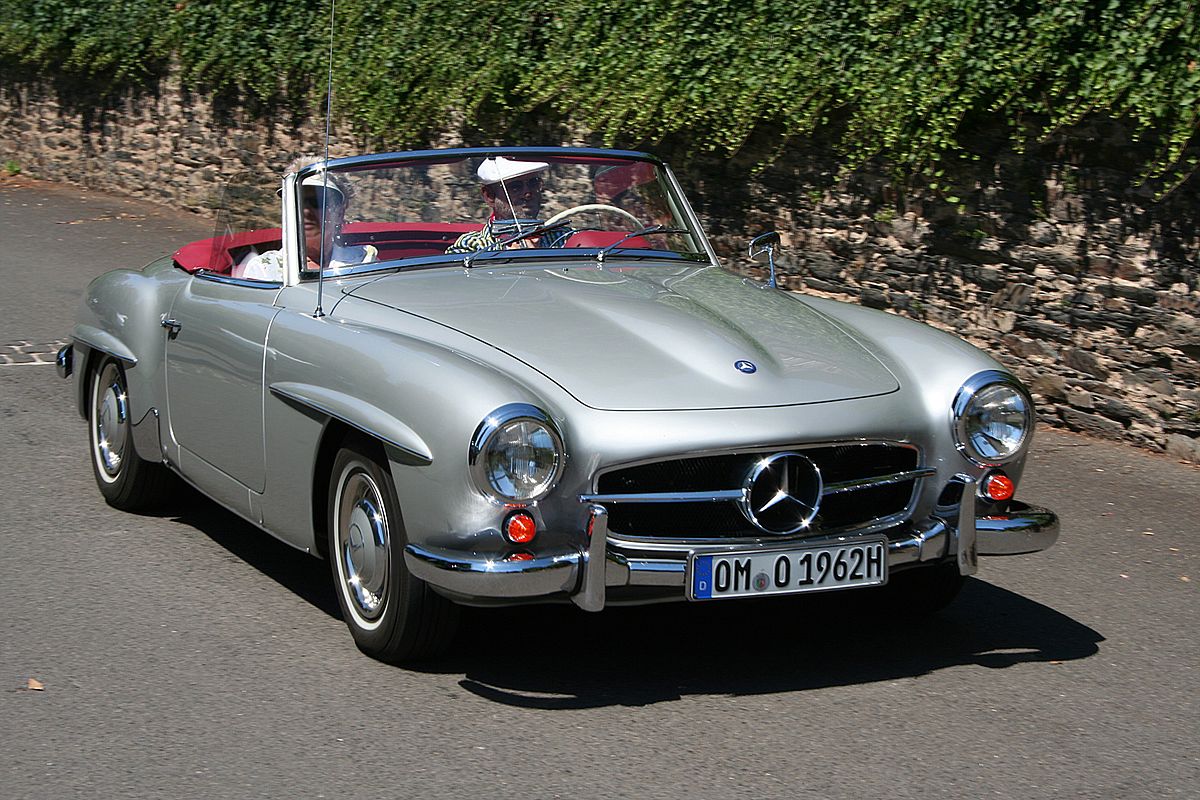 Mẫu xe Mercedes-Benz 190SL 1955 được ví như người em của 300 SLR