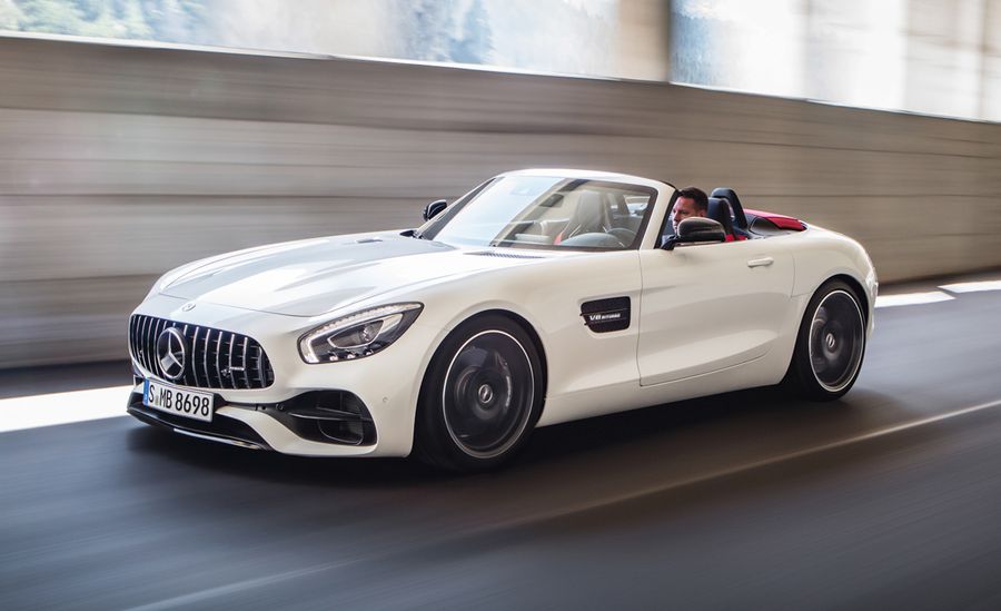Mercedes-Benz AMG GT Roadster 2017 là mẫu xe mui trần hiện đại đẹp nhất tới thời điểm này