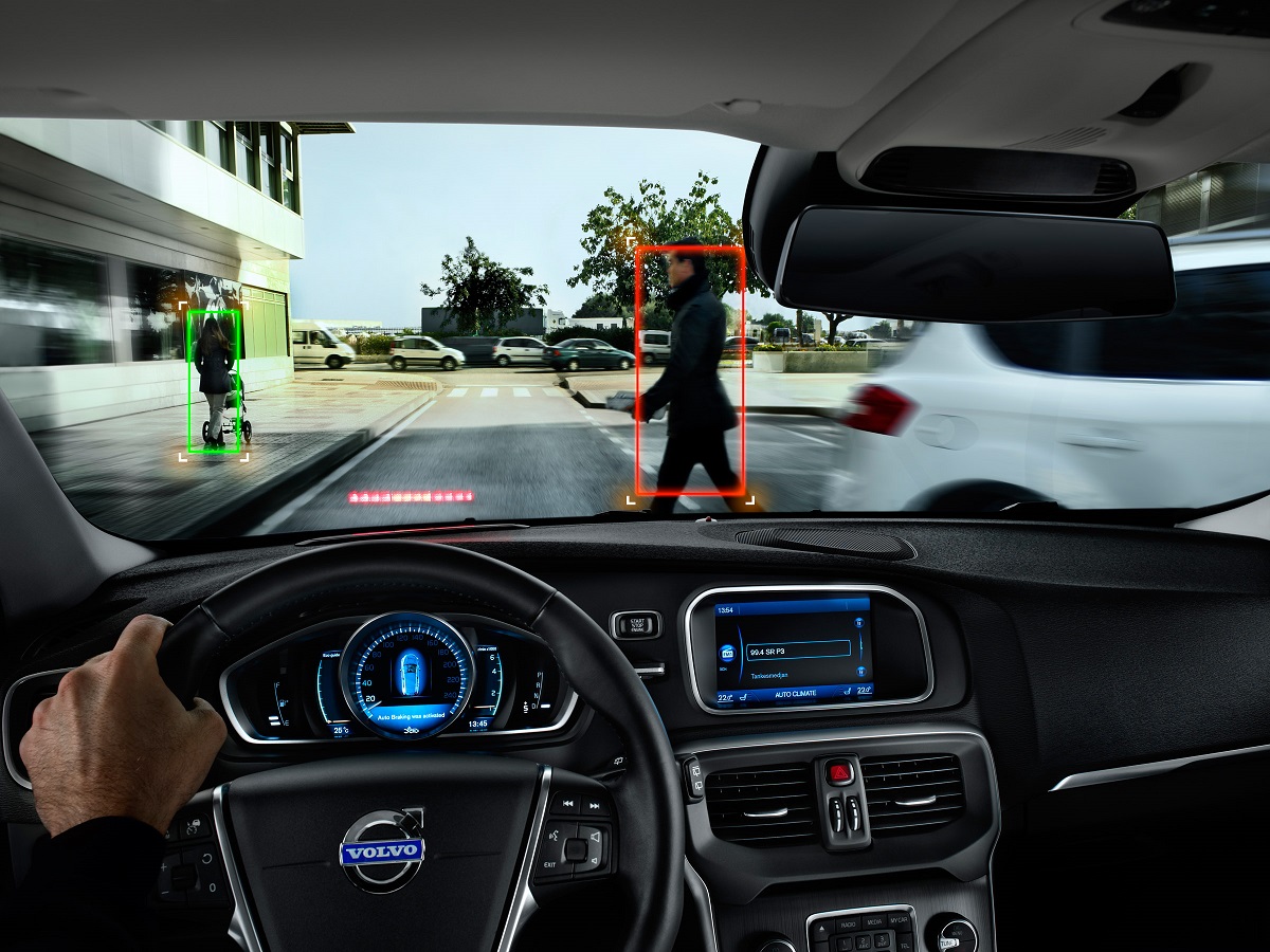 Hệ thống phanh khẩn cấp được phát triển đầu tiên trên xe Volvo