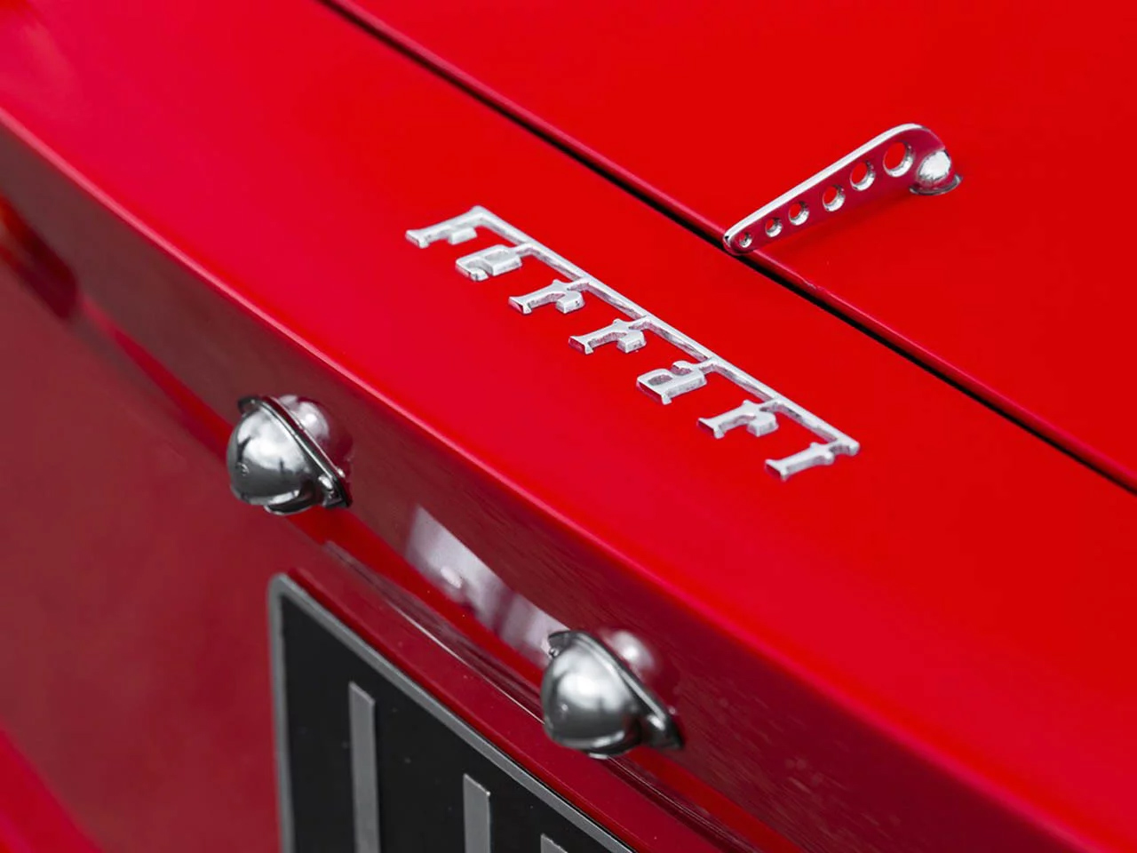 Từng chi tiết của chiếc Ferrari vẫn mới nguyên