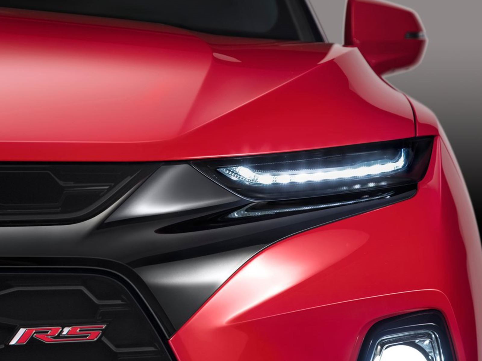 Đèn nhận diện ban ngày của Chevrolet Blazer 2019 có dạng mỏng