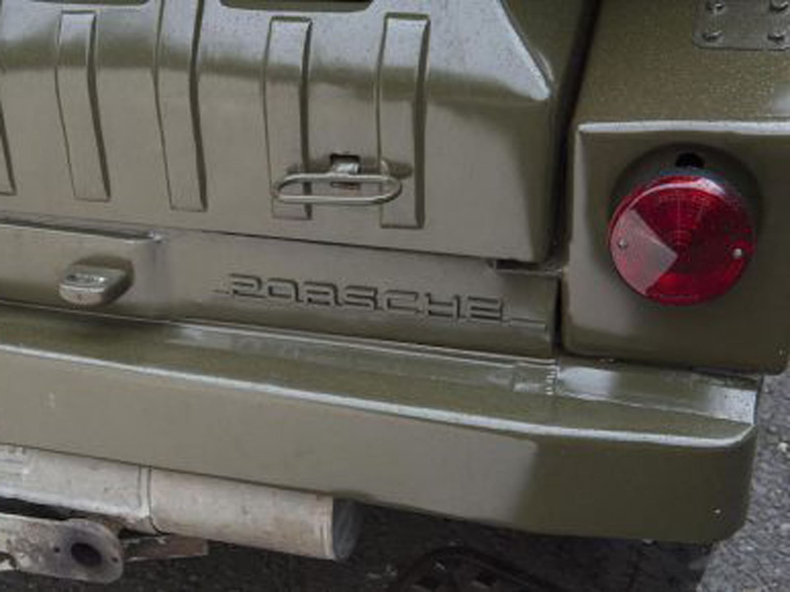 Logo Porsche trên xe Jagdwagen 597 