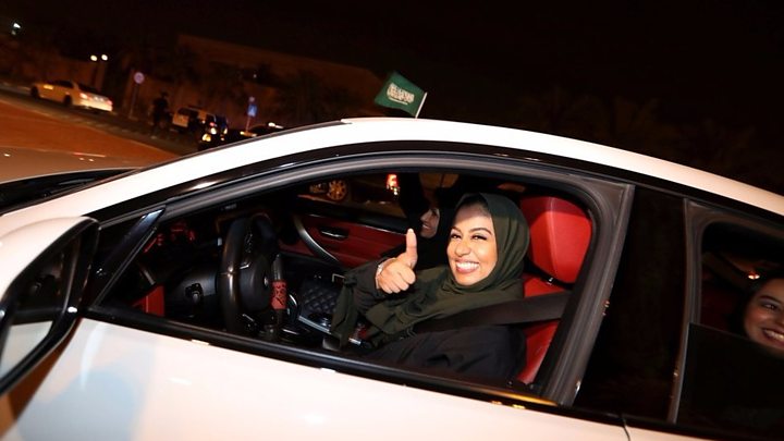 Niềm vui của một phụ nữ Ả rập Saudi khi được lái ô tô