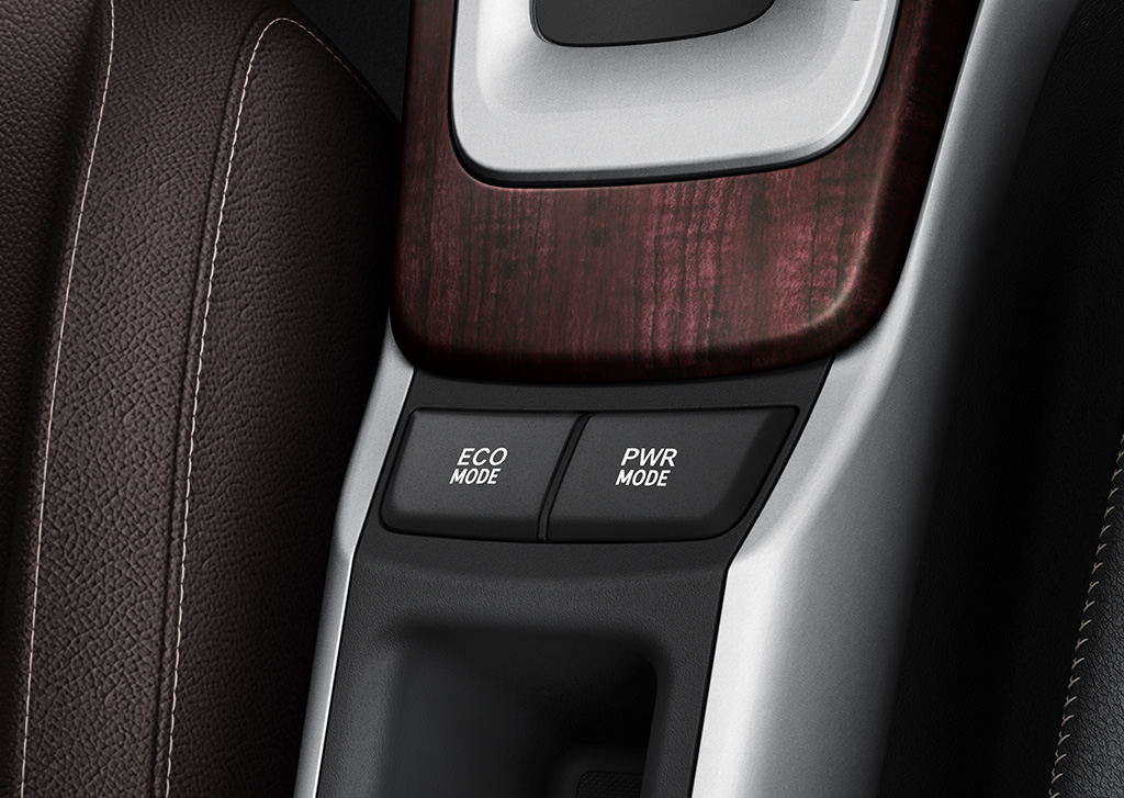 Xe Toyota Fortuner 2018 có 2 chế độ lái là Eco và Power mode