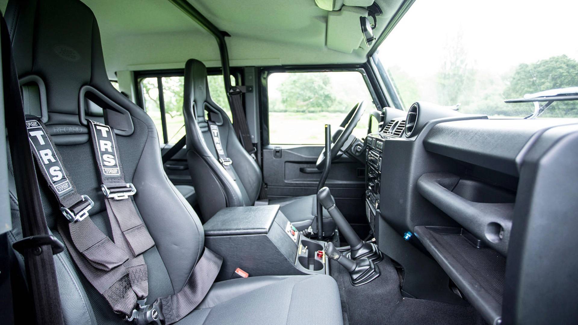 Hàng ghế trước của xe Land Rover SVX