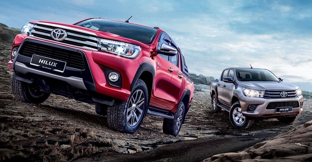 Trên 2 phiên bản cao cấp nhất, Toyota Hilux 2018 được trang bị 7 túi khí và cruise control