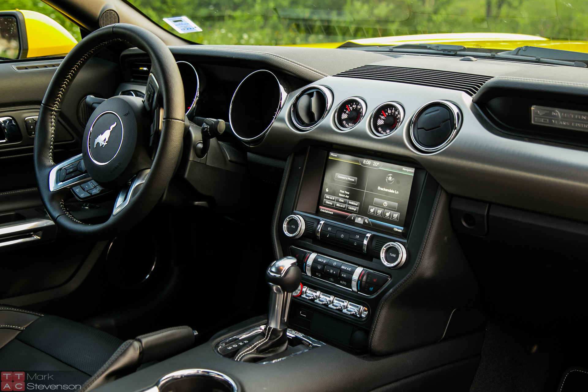 Hệ thống giải trí trên xe Ford Mustang được tích hợp rất nhiều phần mềm có sẵn