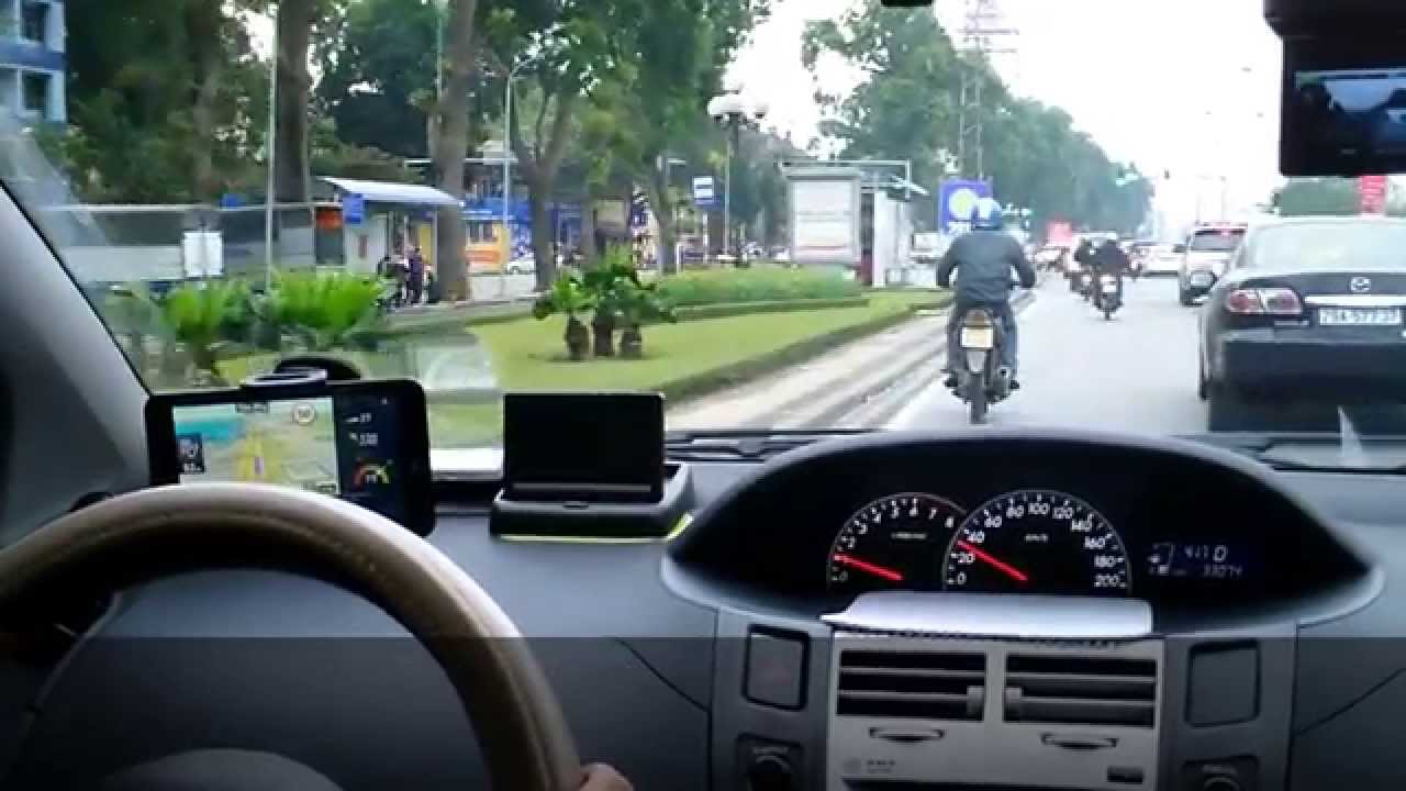 Thậm chí người dùng còn phải lắp điện thoại nếu không có Apple Carplay và Android Auto