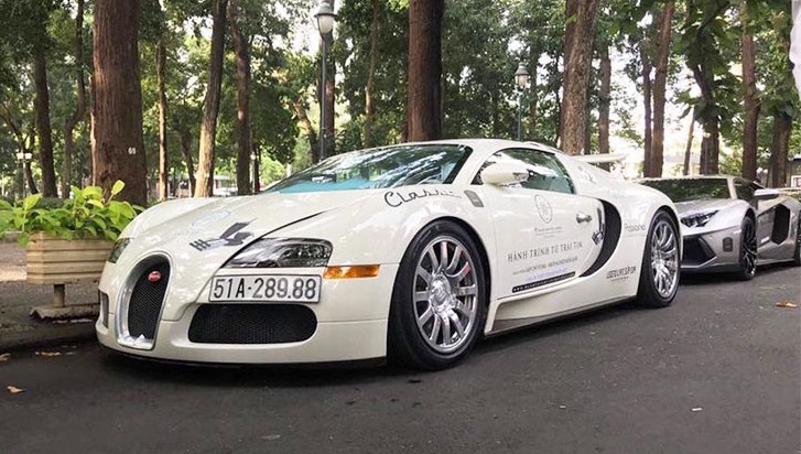 Siêu xe Bugatti Veyron cùng dàn xe của ông chủ cà phê Trung Nguyên trong hành trình xuyên Việt