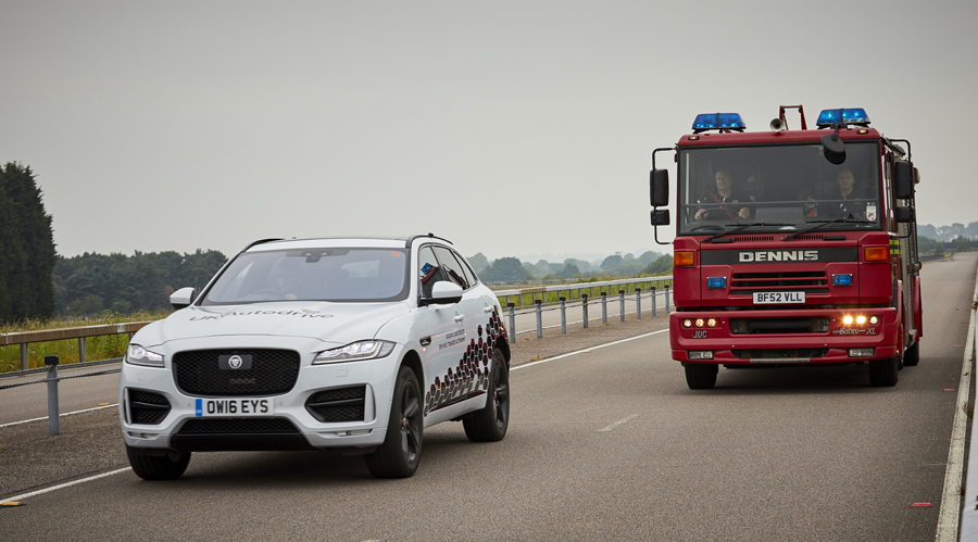 Jaguar Land Rover thử nghiệm công nghệ kết nối mới, chuẩn bị cho xe tự lái