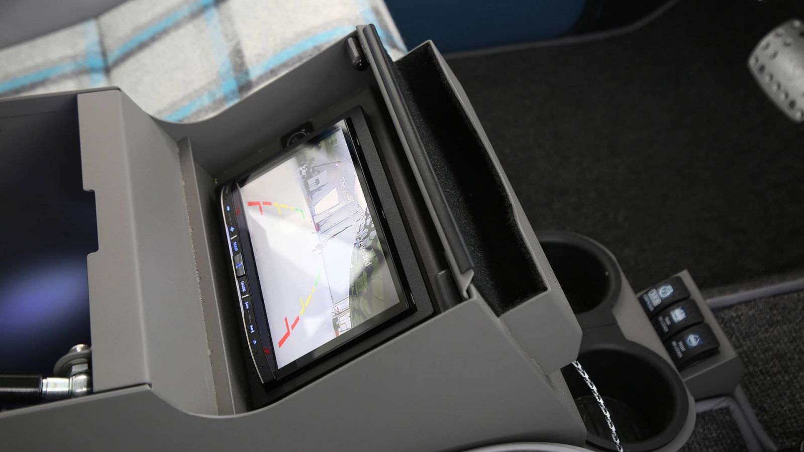 Màn hình giải trí tích hợp định vị GPS và Apple Carplay