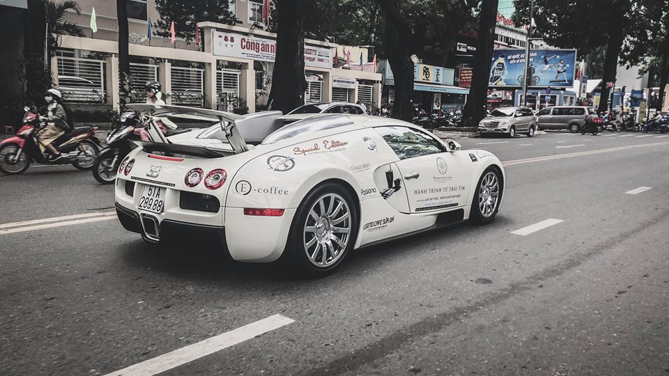 Các chi phí bảo dưỡng Bugatti Veyron cũng tốn khoảng 6 tỉ đồng/năm