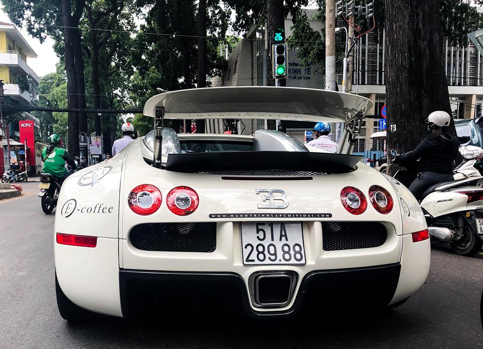 Bugatti Veyron sẽ tốn khoảng 470 lít xăng để di chuyển từ Tp HCM ra Hà Nội