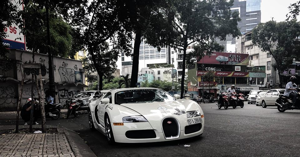 Siêu xe Bugatti Veyron là mẫu xe được chú ý nhất trong dàn siêu xe