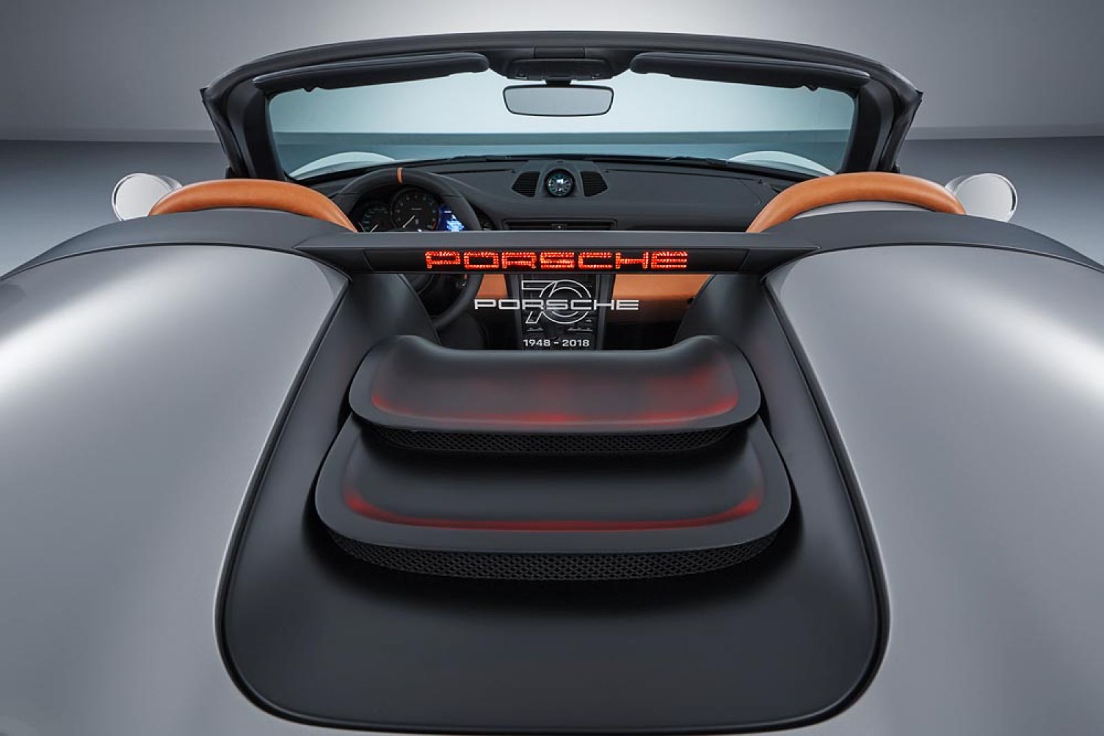 Món quà đặc biệt “70 năm của Porsche”