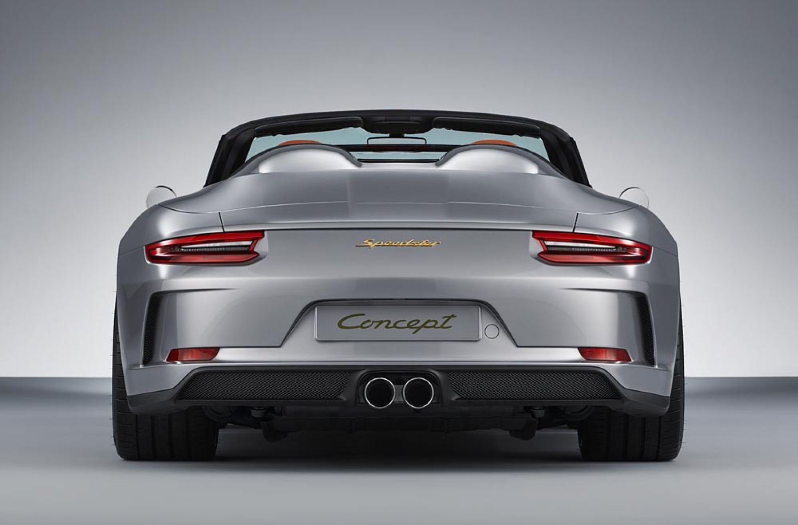Thân xe bề thế lấy cảm hứng từ mẫu xe 911 Carrera 4 Cabriolet