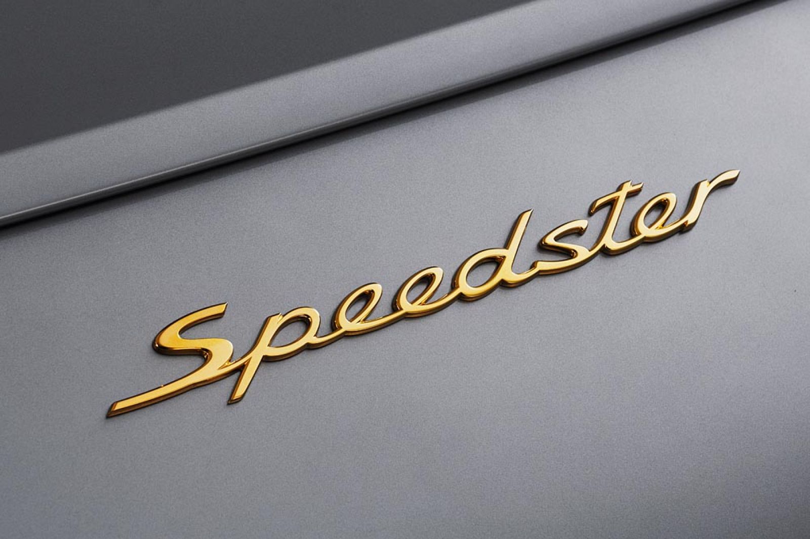 Mẫu xe Porsche 911 Speedster, dòng chữ Speedster mạ vàng